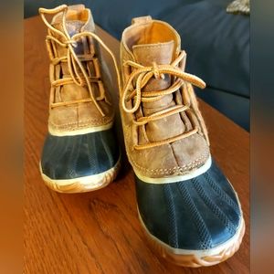 Sorel out n about duck Boots women's size 7